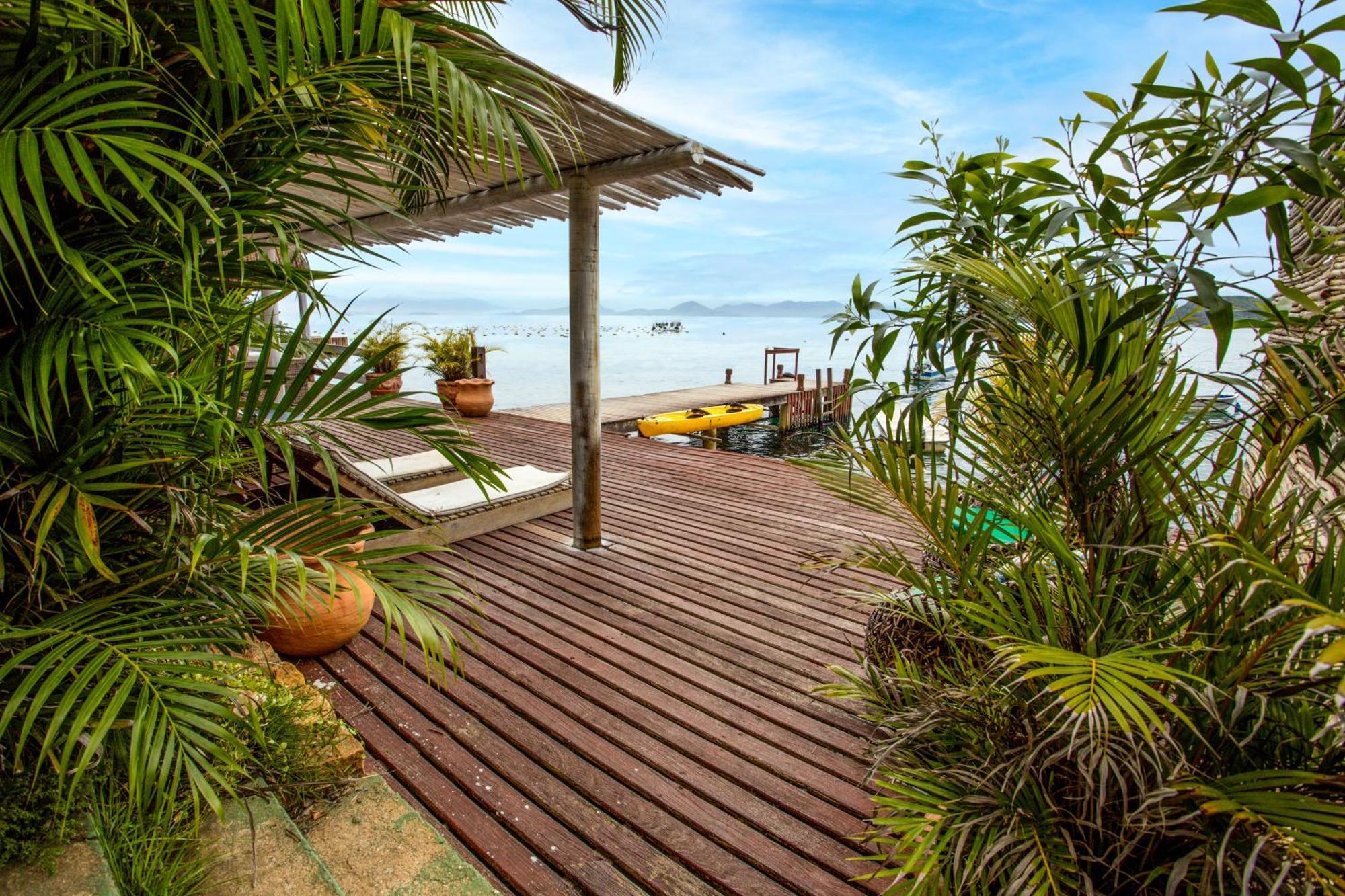 Pousada Cruzoé Praia de Araçatiba Esterno foto