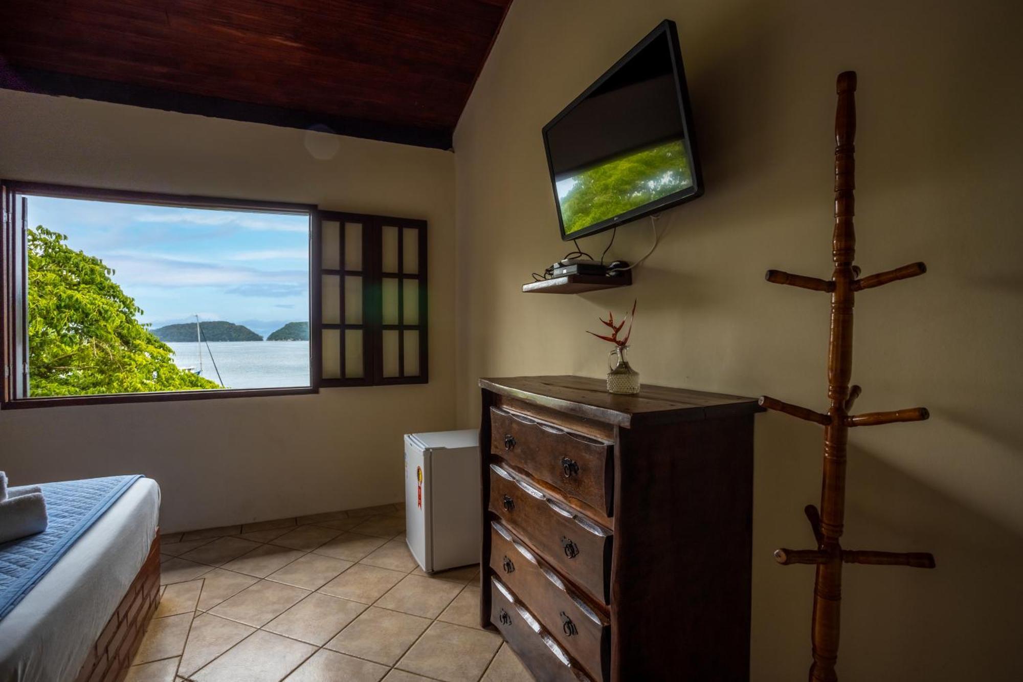 Pousada Cruzoé Praia de Araçatiba Esterno foto
